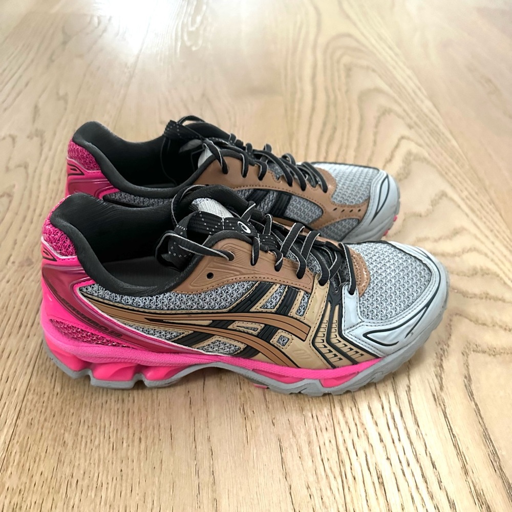 Gently used UB1-S GEL-KAYANO 14. US womens 8